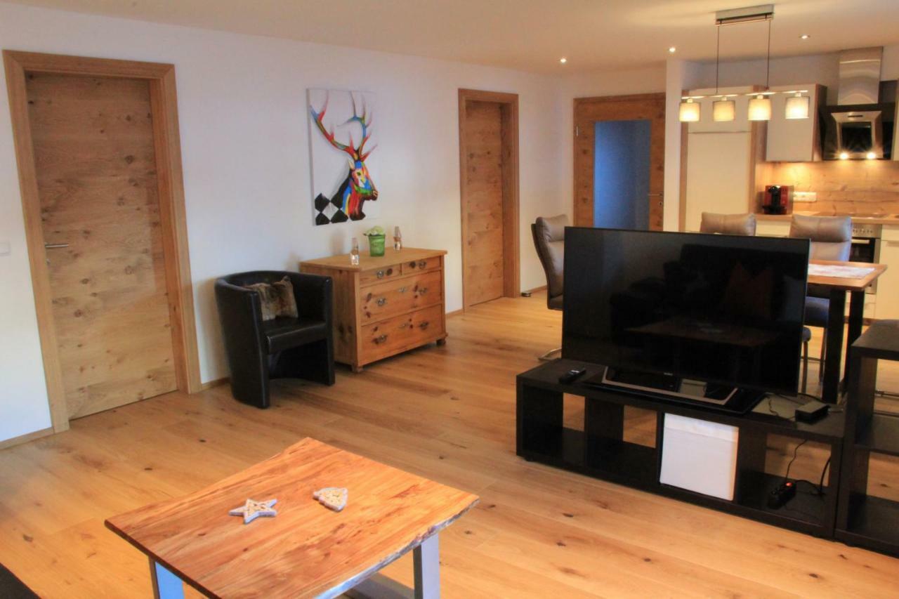 Apartment "Kuenstlhaeusl" Jochberg Bagian luar foto